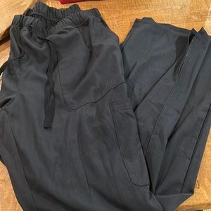 BLACK/NAVY- more on the navy side scrub set